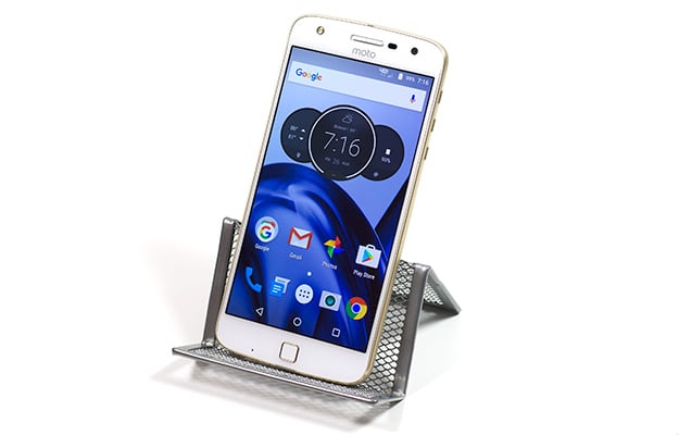 moto z play stand front
