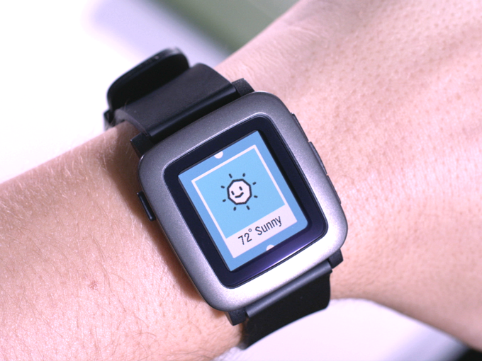 Цветные смарт-часы Pebble Time на электронной бумаге за 199 долларов запускаются на Kickstarter