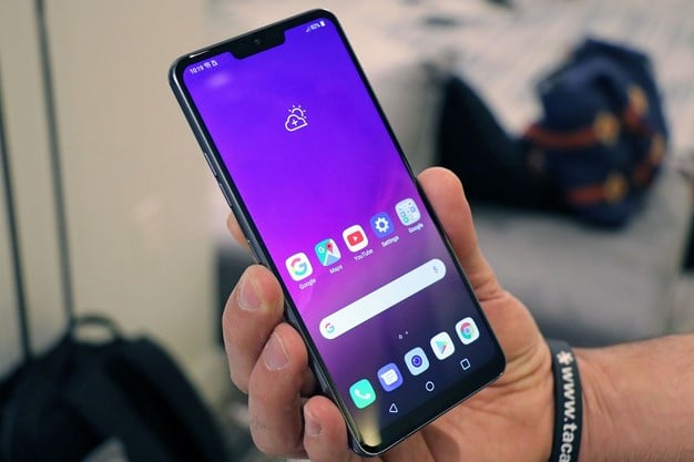 LG G7 ThinQ in hand front