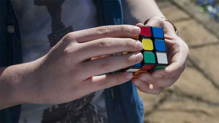 rubiks cube hands