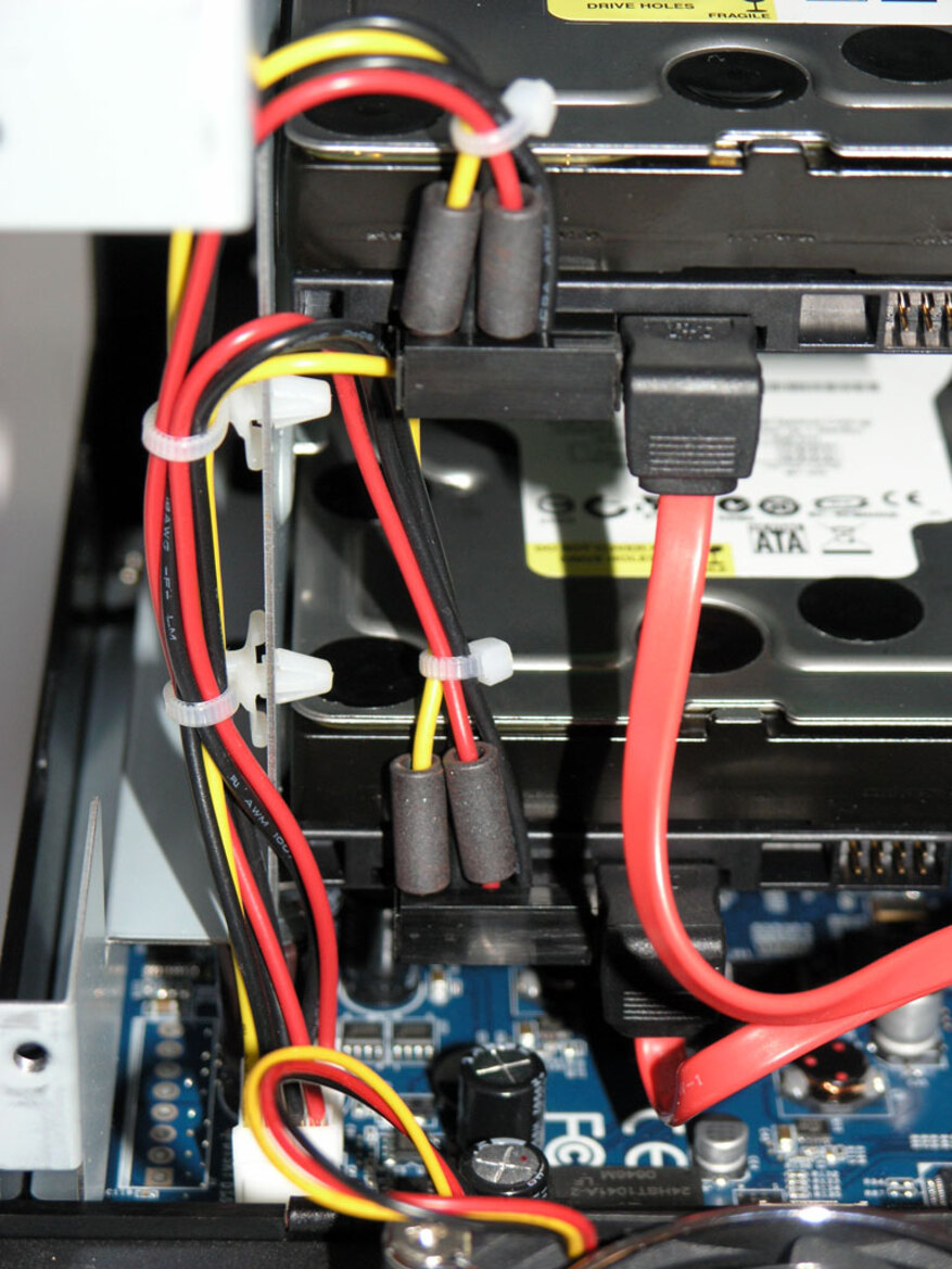 Synology Cube Station CS407 - Do-It-Yourself NAS