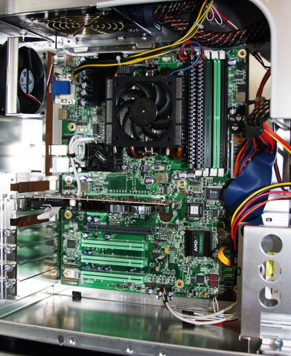 AMD Hybrid CrossFire Sneak Peek
