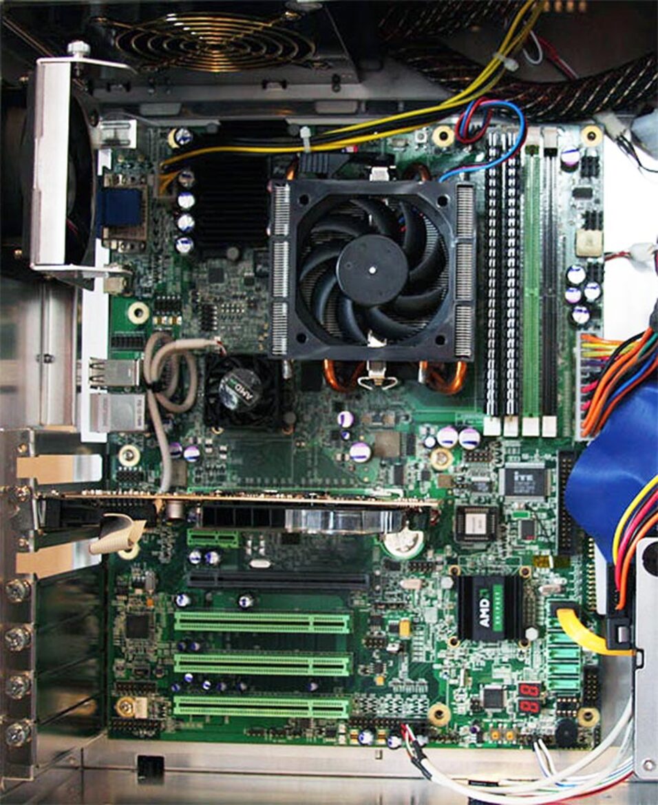 AMD Hybrid CrossFire Sneak Peek
