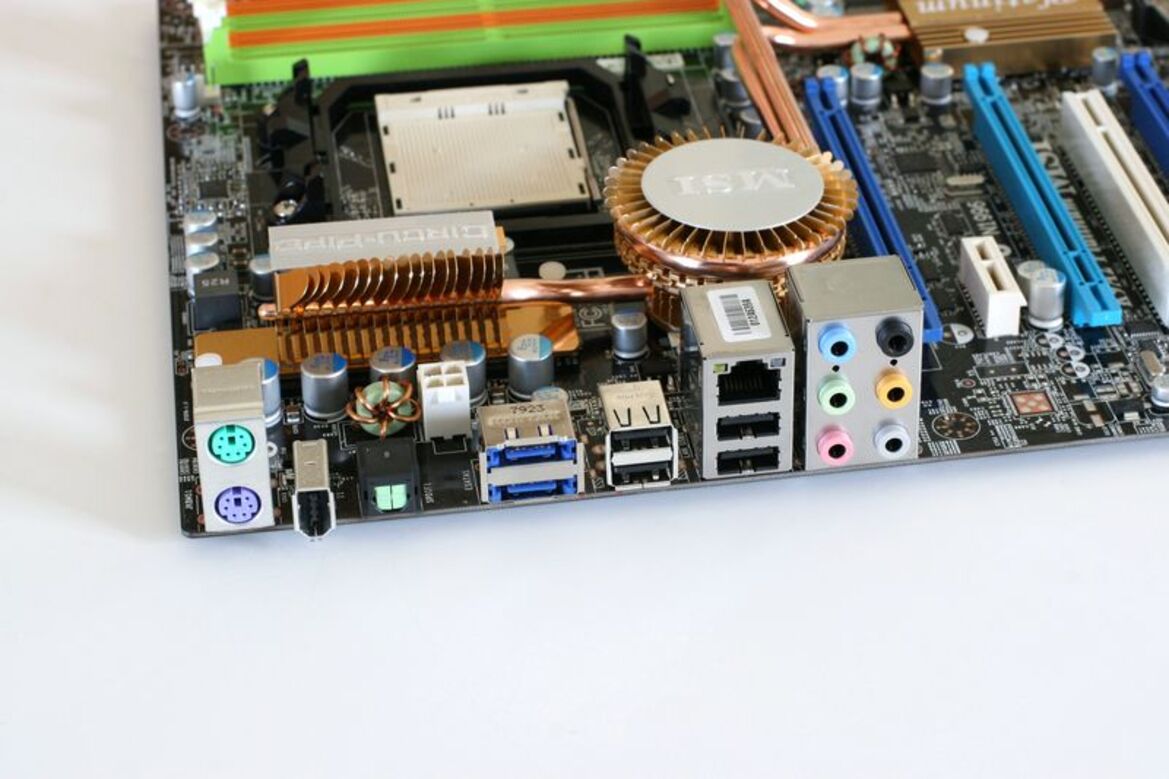 MSI K9A2 Platinum AMD 790FX Motherboard