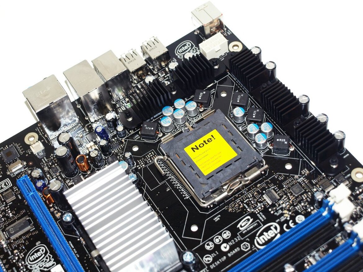 Intel Skulltrail Unleashed: Core 2 Extreme QX9775 x 2