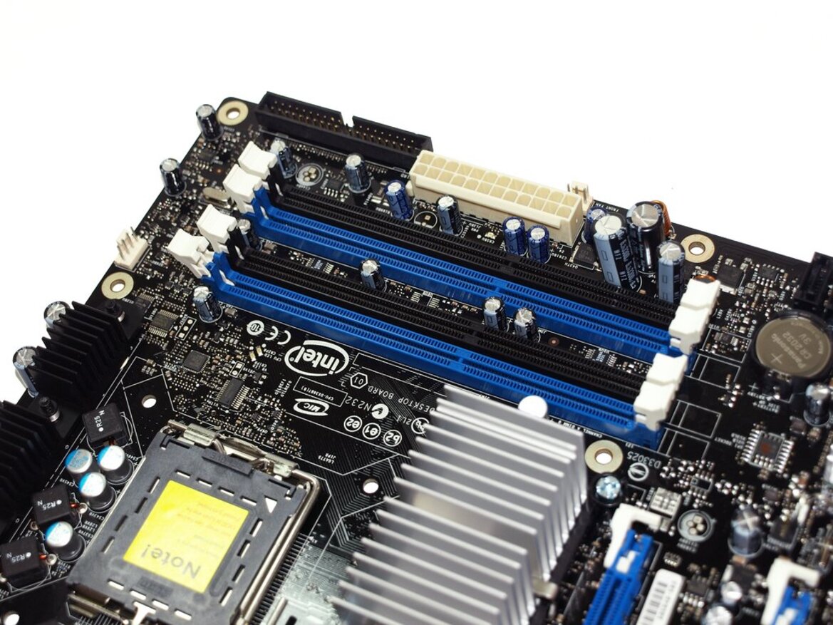 Intel Skulltrail Unleashed: Core 2 Extreme QX9775 x 2