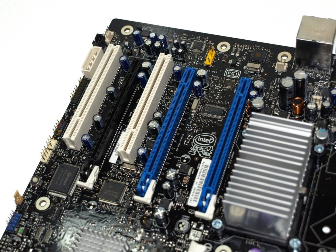 Intel Skulltrail Unleashed: Core 2 Extreme QX9775 x 2