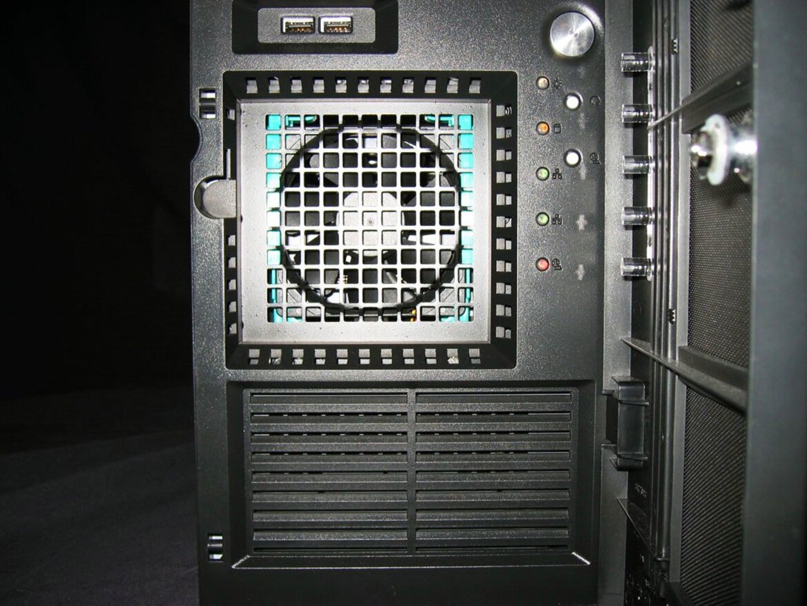 Intel Skulltrail Unleashed: Core 2 Extreme QX9775 x 2
