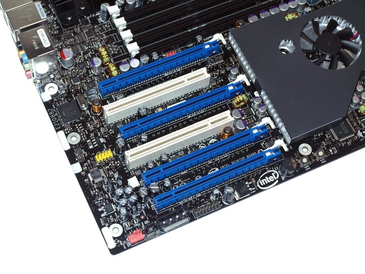 Intel Skulltrail Unleashed: Core 2 Extreme QX9775 x 2