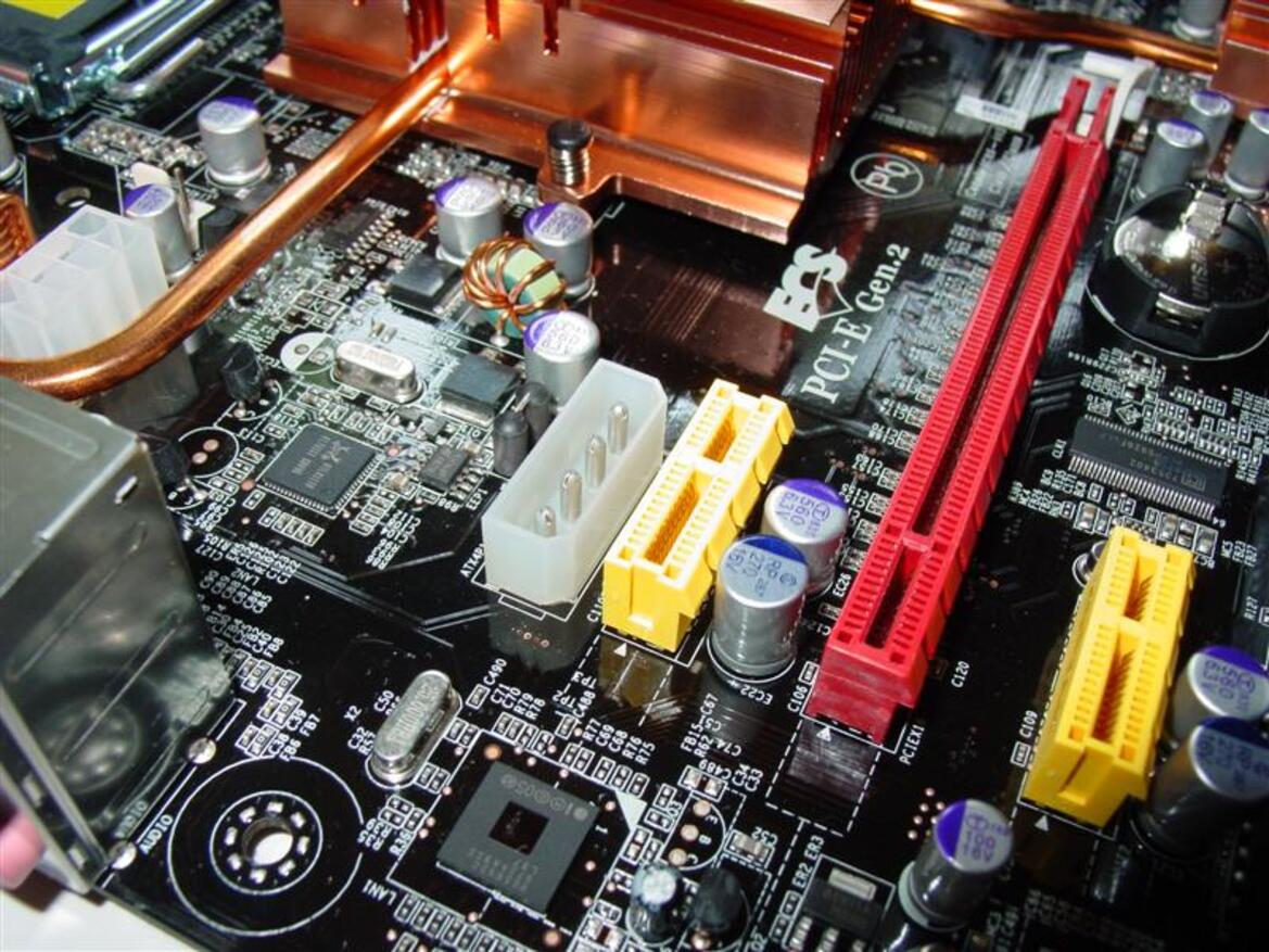 Intel X48 Motherboard Round-up: ASUS, ECS, & Intel