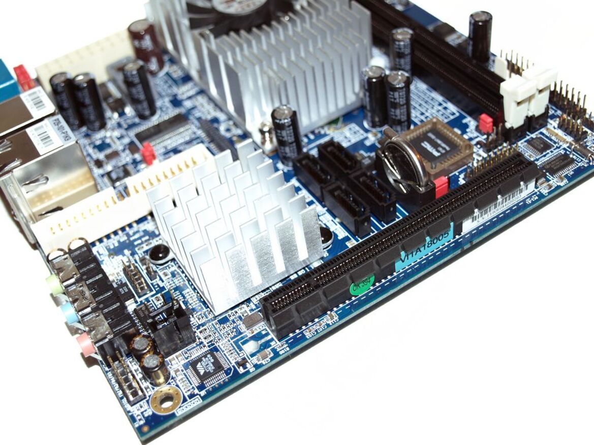 VIA Nano L2100 vs. Intel Atom 230: Head to Head