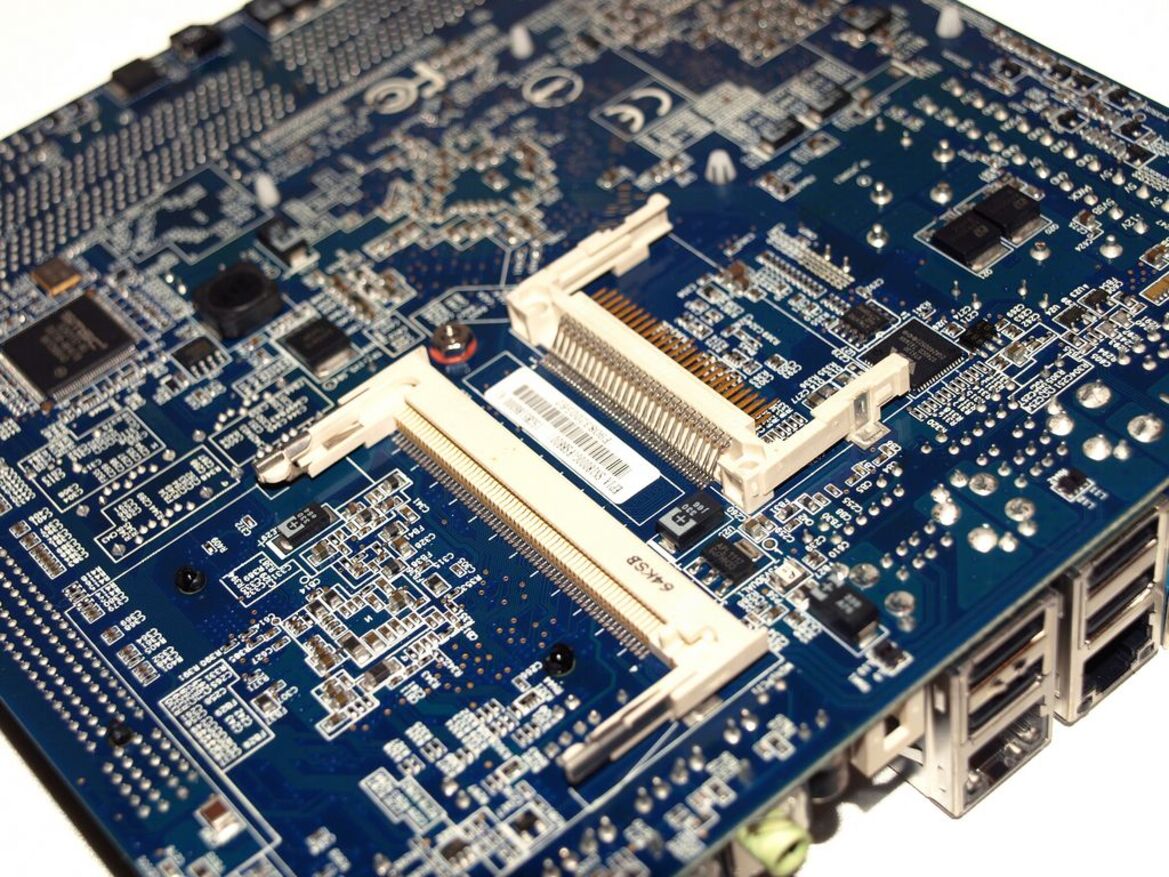 VIA Nano L2100 vs. Intel Atom 230: Head to Head