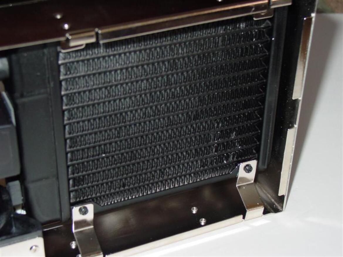 ECS GeForce 9800 GTX+ Hydra, Liquid Cooled SLI