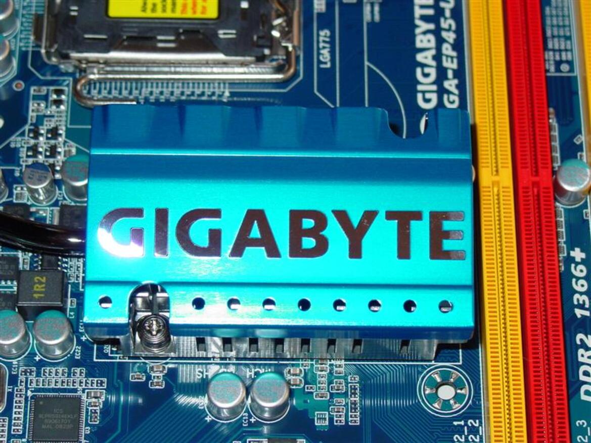 Gigabyte GA-EP45-UD3P Ultra Durable 3 Motherboard