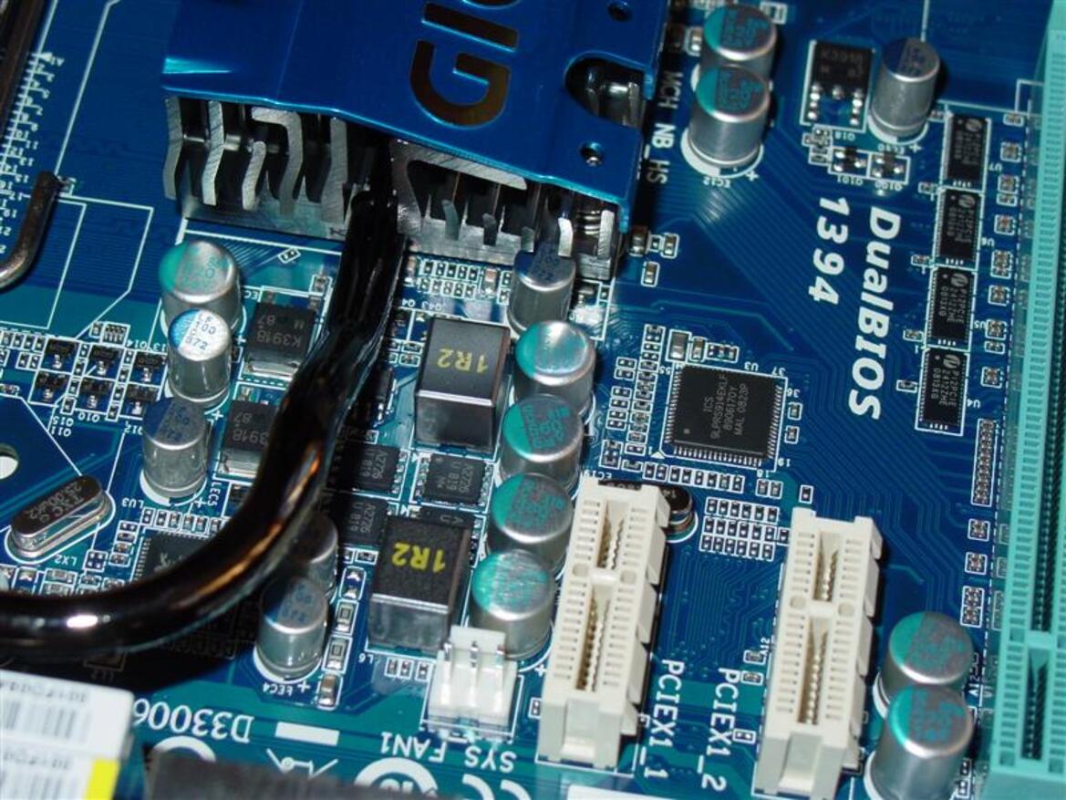 Gigabyte GA-EP45-UD3P Ultra Durable 3 Motherboard
