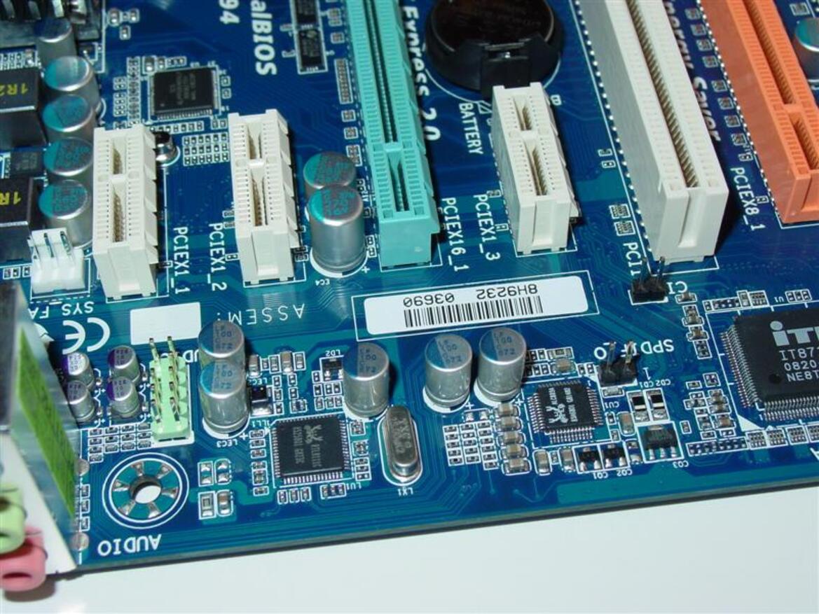 Gigabyte GA-EP45-UD3P Ultra Durable 3 Motherboard