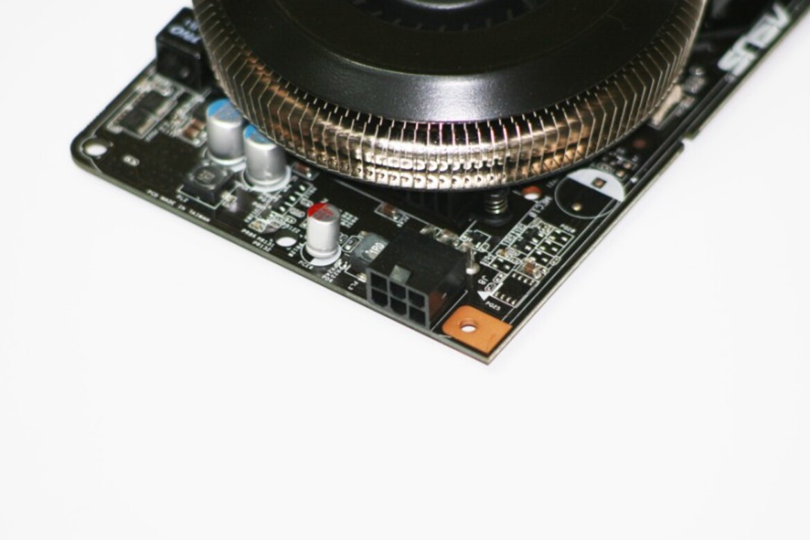 Asus EN9800GT Matrix GeForce 9800GT