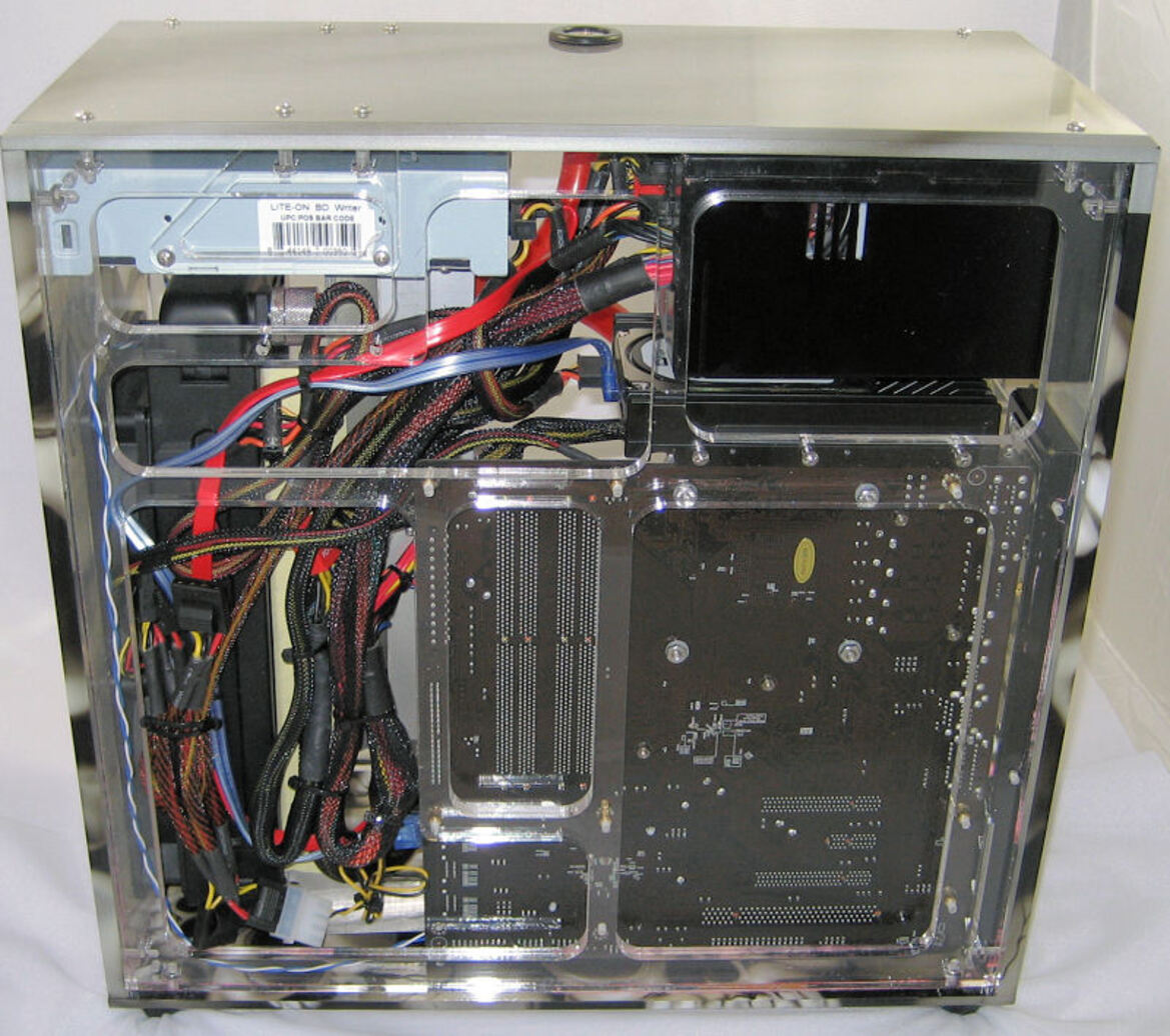 Smooth Creations LANShark Extreme Gaming Rig