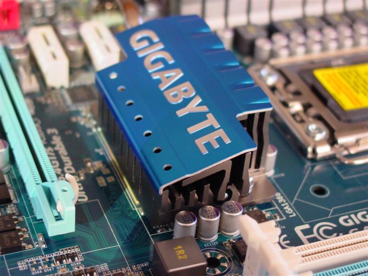 X58 for the Masses: Gigabyte's EX58-UD3R & EX58-UD4P