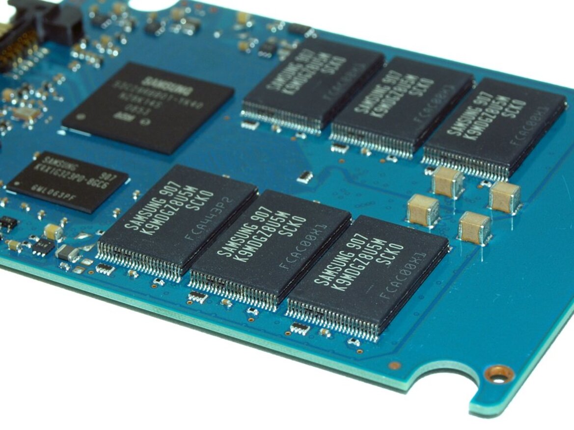 4-Way SSD Round-Up, OCZ, Corsair, Kingston, ST