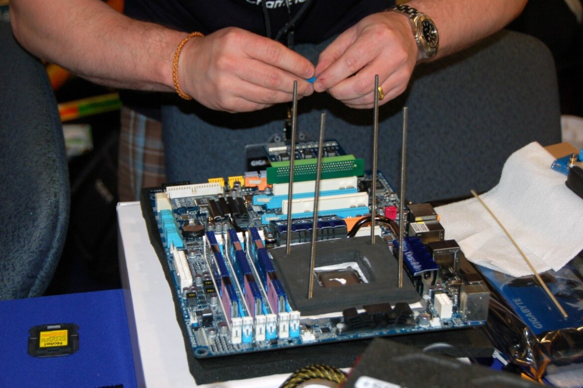 Gigabyte Open Overclocking Competition 2009