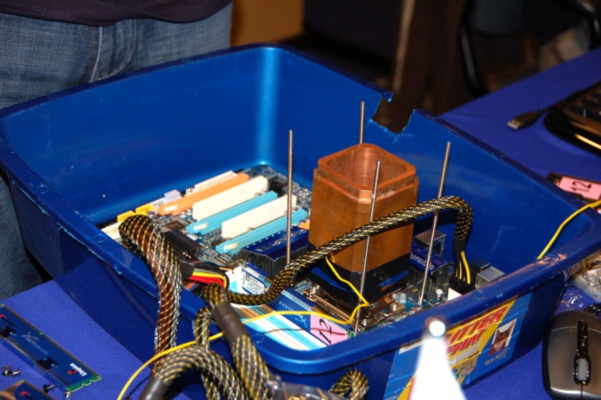 Gigabyte Open Overclocking Competition 2009