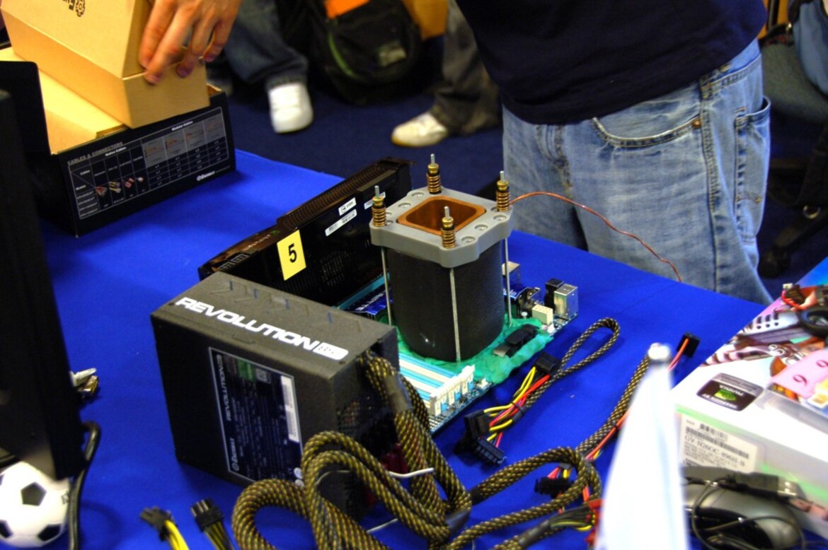 Gigabyte Open Overclocking Competition 2009