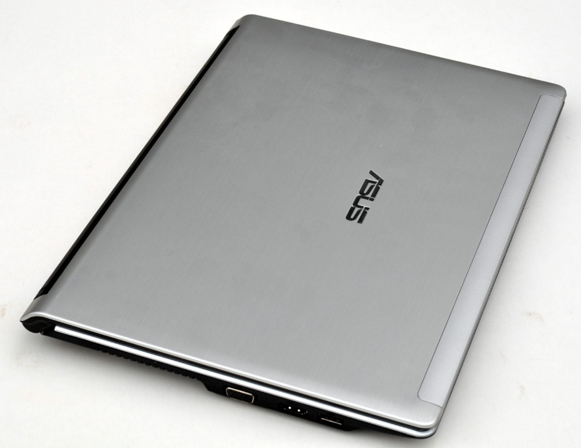 Asus 13.3" UL30A CULV Notebook Review