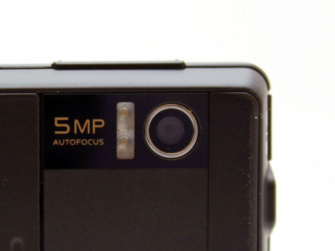 Motorola DROID Does? A Deep Dive Look