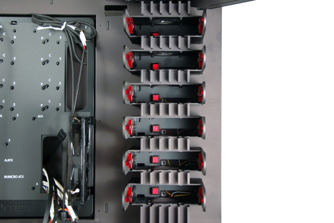 Thermaltake Level 10 Gaming Station Review