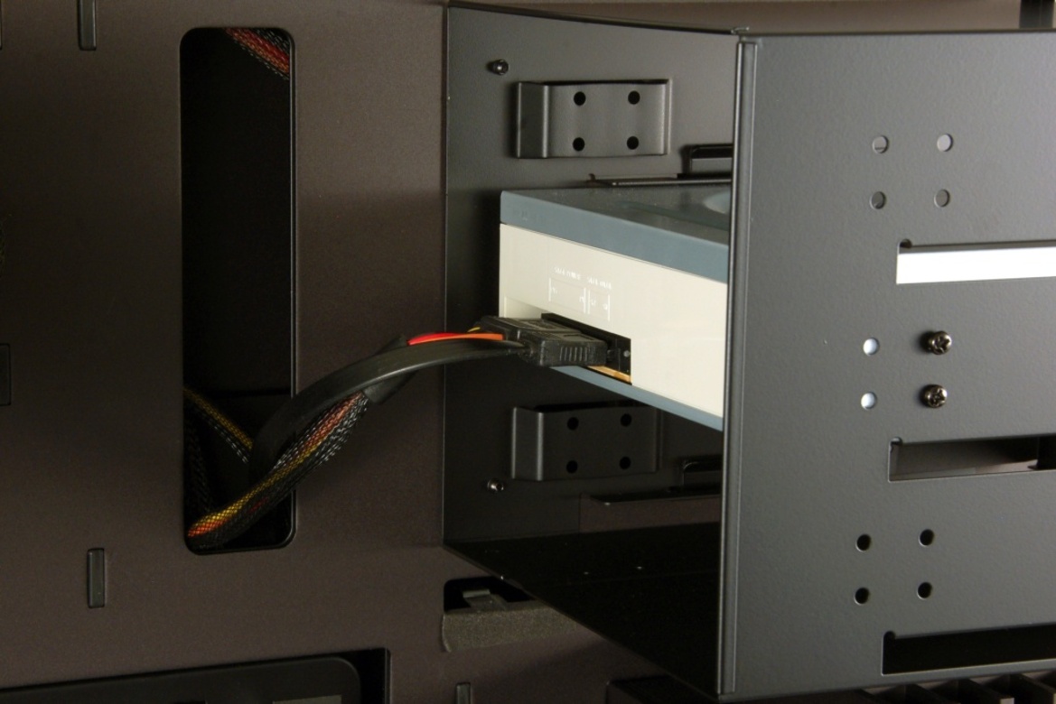 Thermaltake Level 10 Gaming Station Review