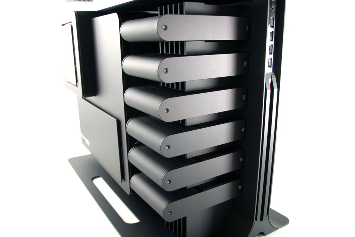 Thermaltake Level 10 Gaming Station Review