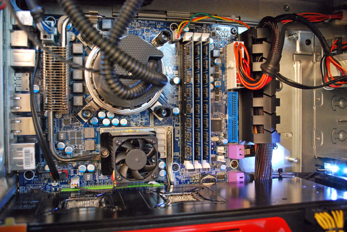 Dell Alienware Area-51 Core i7-980 X Infused Gaming PC