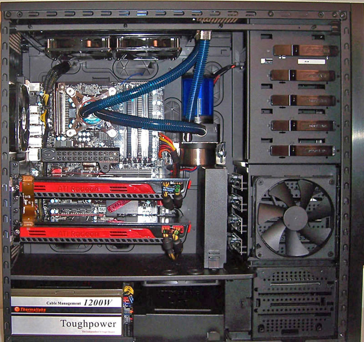 Obsidian Architecture: Corsair 700D/800D Reviewed