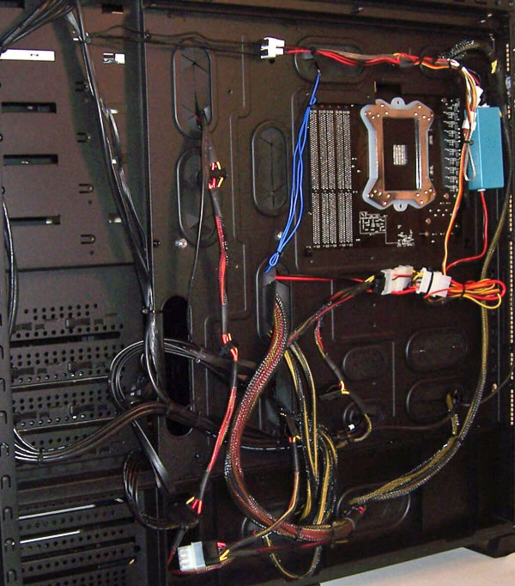 Obsidian Architecture: Corsair 700D/800D Reviewed