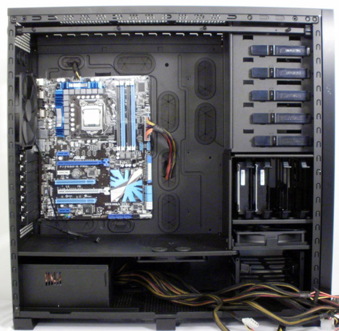 Obsidian Architecture: Corsair 700D/800D Reviewed
