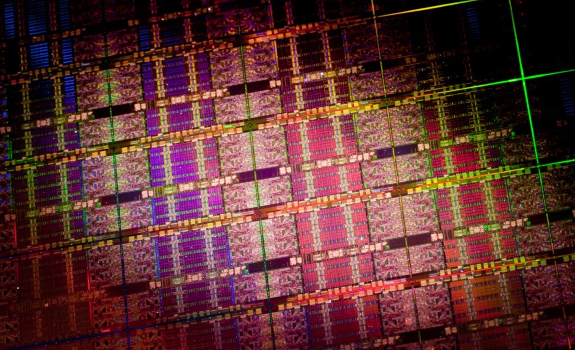 Intel Unveils 10-Core Xeons, Mission-Critical Servers