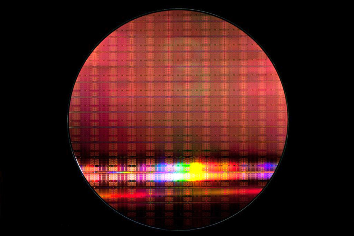 Intel Unveils 10-Core Xeons, Mission-Critical Servers
