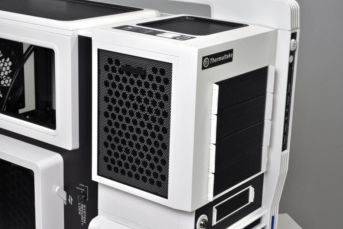 Striking Looks: Thermaltake Level 10 GT Snow Edition