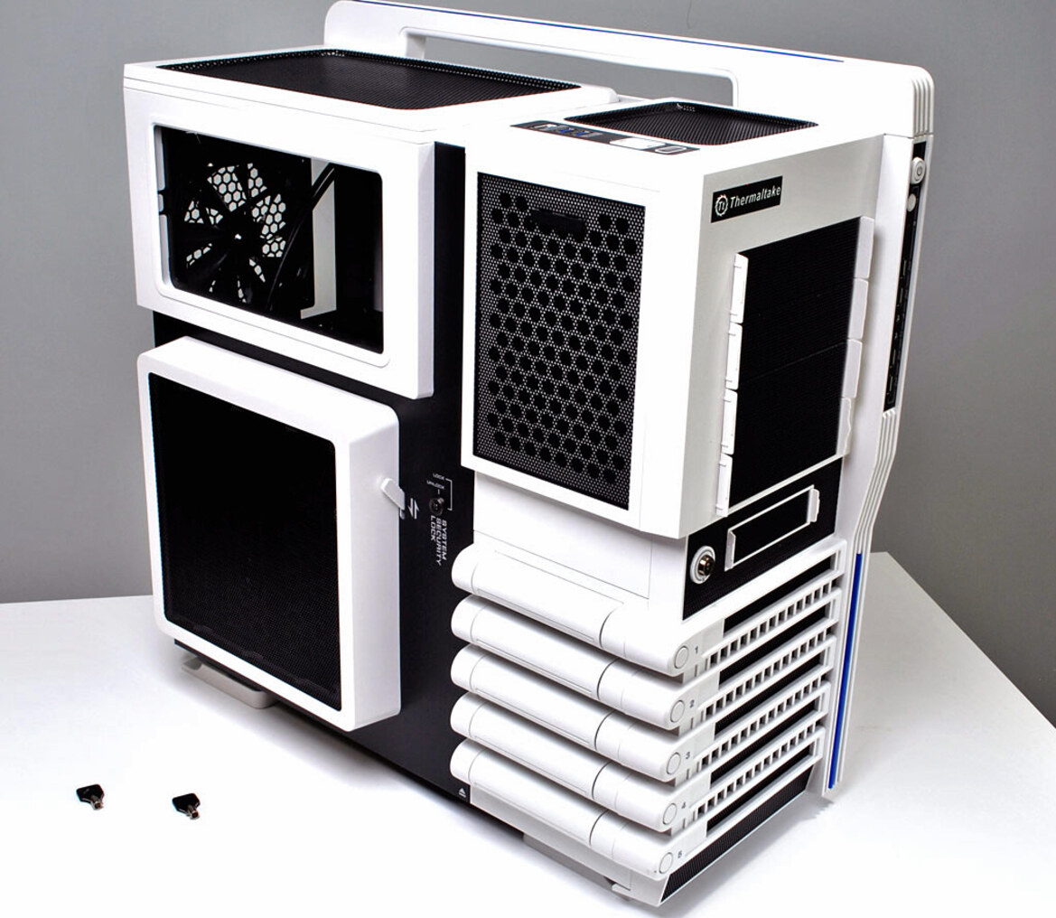 Striking Looks: Thermaltake Level 10 GT Snow Edition