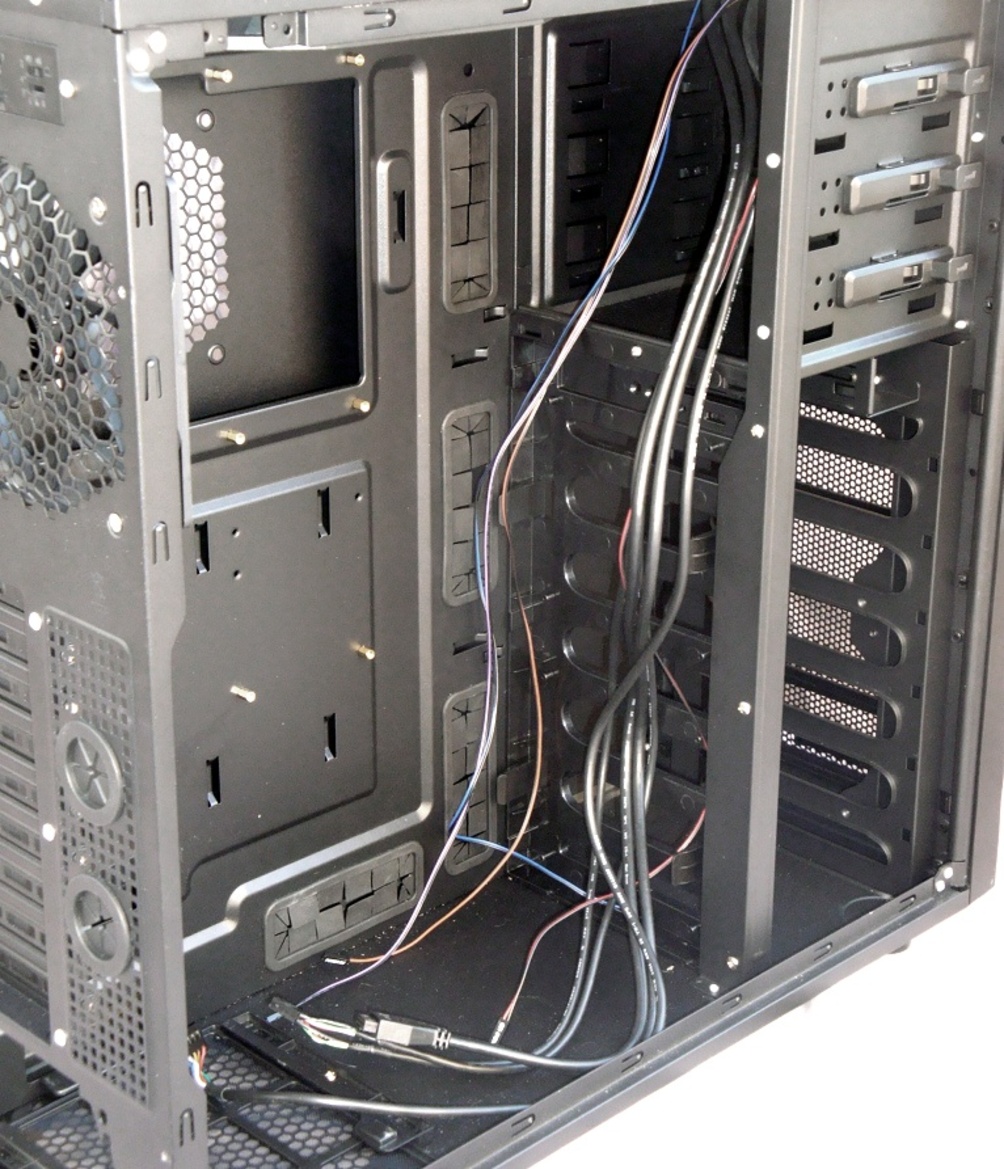 Mid-Tower Round-Up: Antec, Corsair, NZXT, Thermaltake