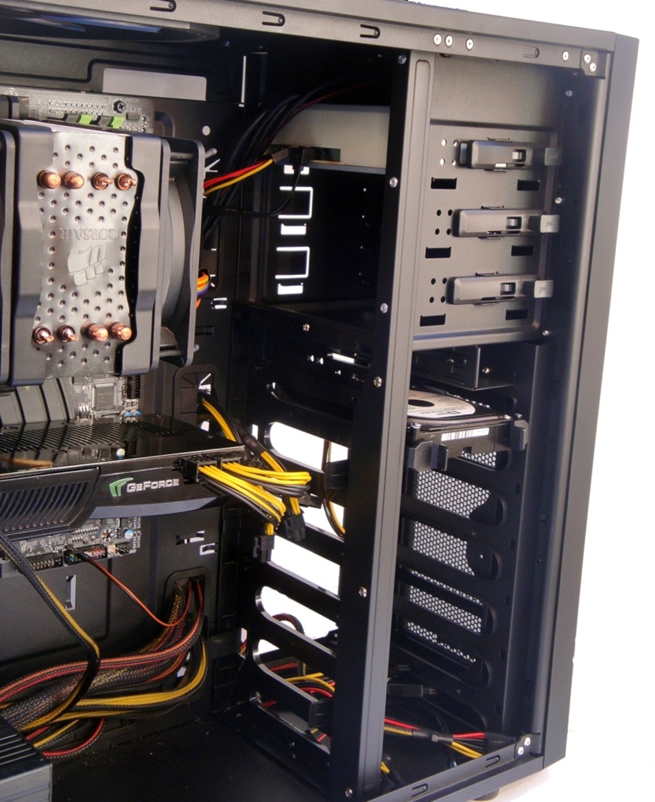 Mid-Tower Round-Up: Antec, Corsair, NZXT, Thermaltake