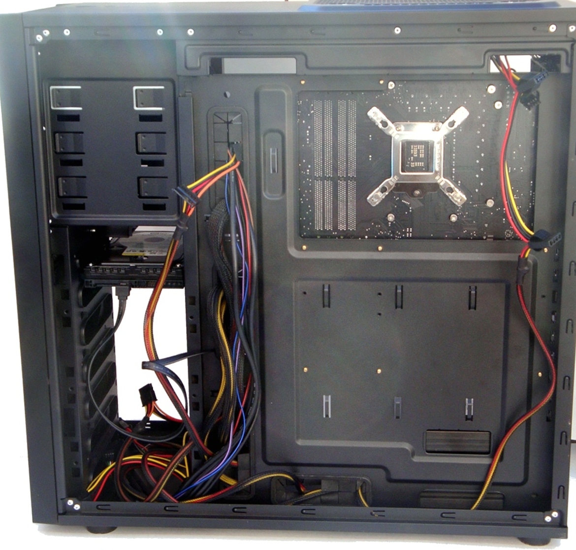 Mid-Tower Round-Up: Antec, Corsair, NZXT, Thermaltake