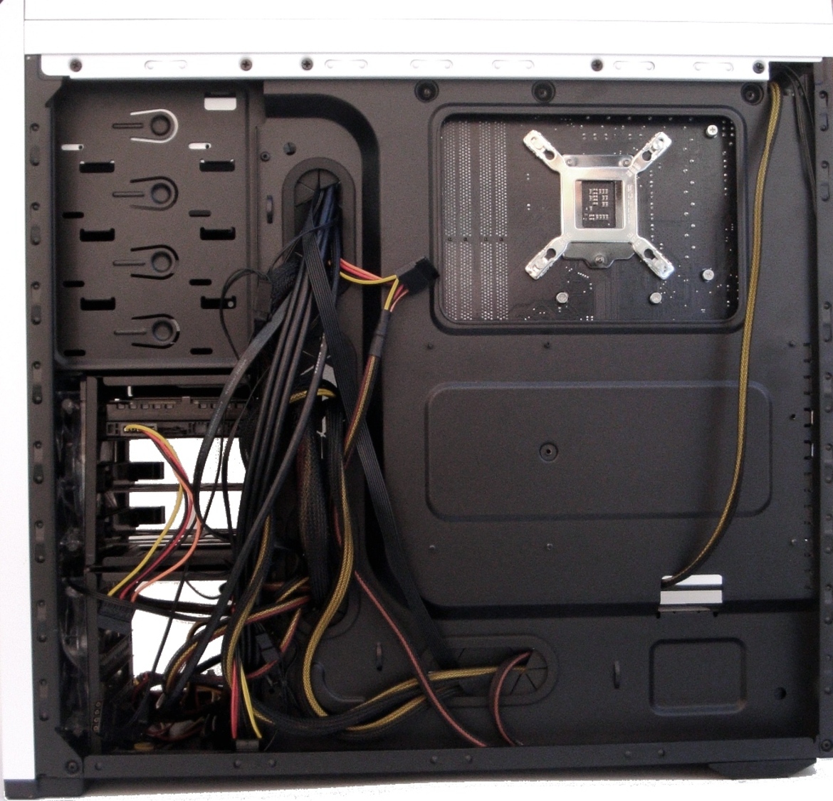 Mid-Tower Round-Up: Antec, Corsair, NZXT, Thermaltake