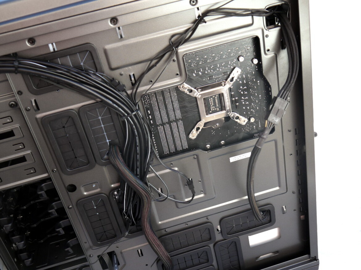 NZXT Phantom 820 Full Tower Case Review