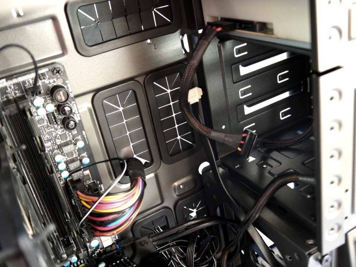 NZXT Phantom 820 Full Tower Case Review