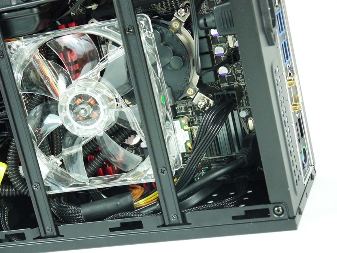 CyberPowerPC Zeus Mini-I 780 SFF Gaming PC Review