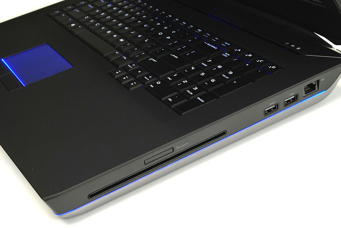 Alienware 17: AMD's R9 M290X Goes Mobile