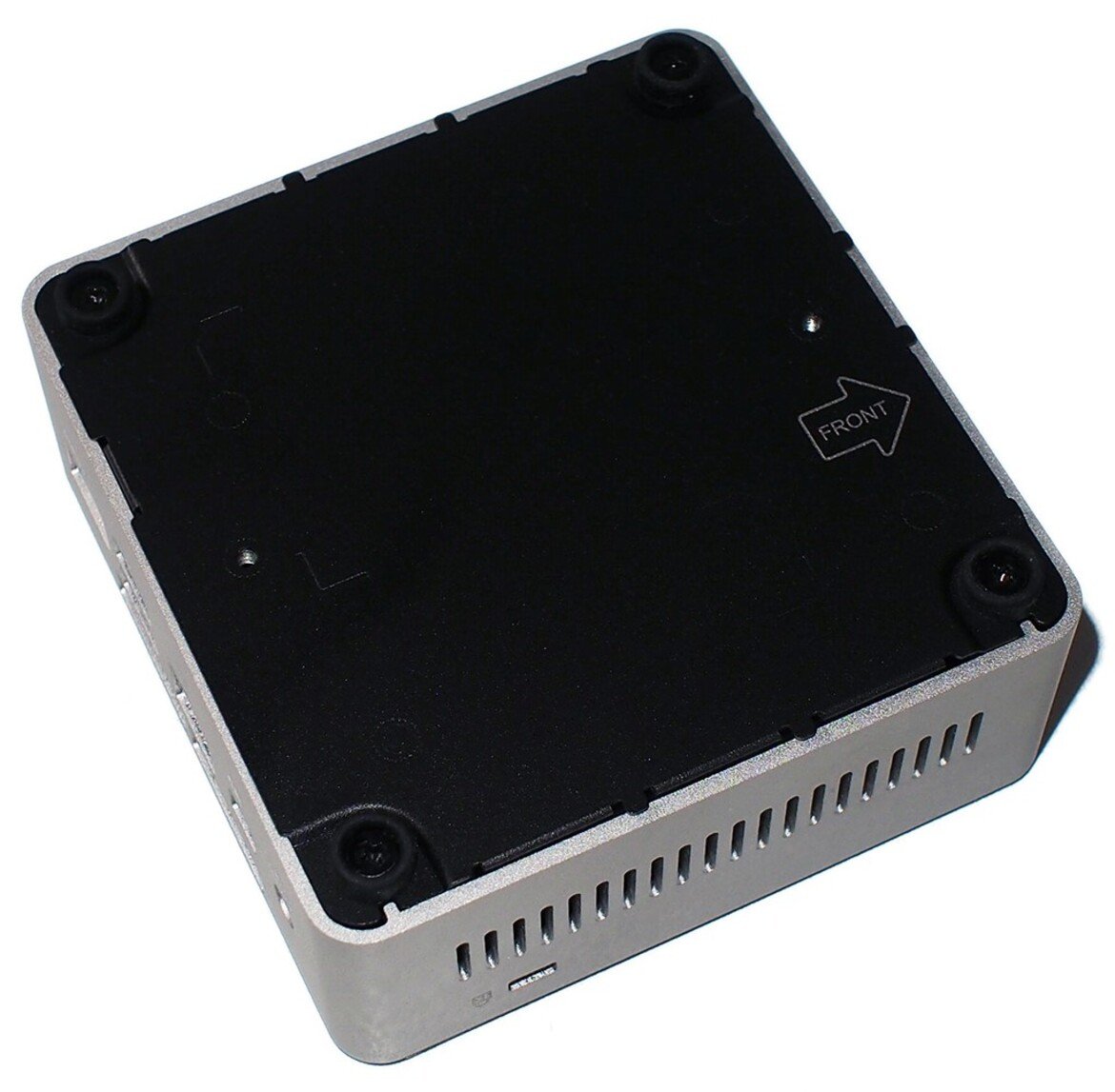 Intel Broadwell NUC NUC5i7RYH With Iris Graphics Mini-PC Review