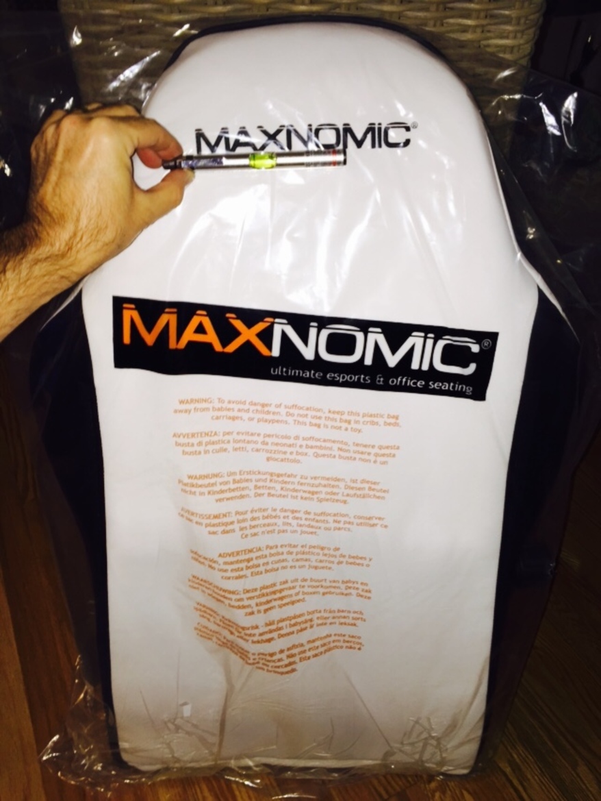 Maxnomic Commander S BWE PC Gaming Chair Review, In The Hot Seat